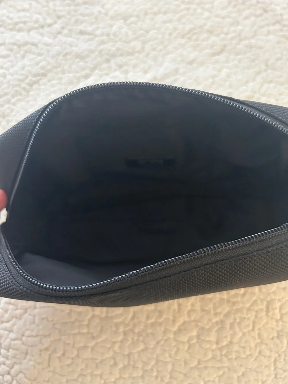 Tumi Small Luxury Men’s Black Toiletry Bag W/Zipper / Authentic / New Never Used